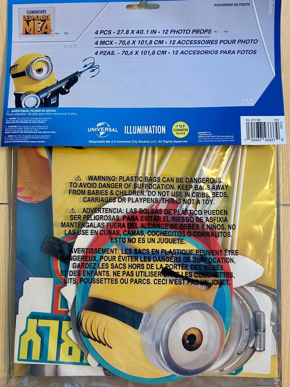 Universal Minions Blue and Yellow Party Backdrop with Props